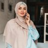 modern-muslim-woman-hijab-office-room (1)